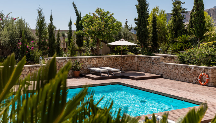 Luxury on a Budget: How Fiberglass Pools Deliver High-End Style Without the Price Tag